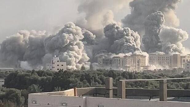 אוניברסיטת אלאזהר-עזה עולה באש אחרי תקיפה אווירית מדובר במבנה חדש של האוניברסיטה שנשרף כליל