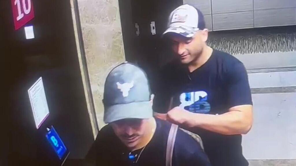 תיעוד: חשודים גונבים מסמכים וכסף מבית מלון בתל אביב בו שוהים  מפונים מעוטף עזה