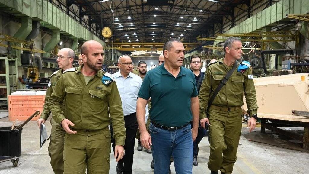 אייל זמיר בביקור במפעל המרכבה במרכז השיקום והאחזקה 7,000 של אגף הטכנולוגיה והלוגיסטיקה ובמנת״ק בתל השומר