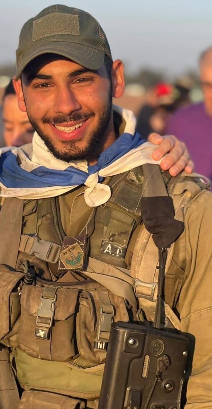 סמל עדי דנן (Adi Danan), בן 20, מיבנה, מפקד כיתה בגדוד צבר, חטיבת גבעתי, נפל בקרב בצפון רצועת עזה. 
