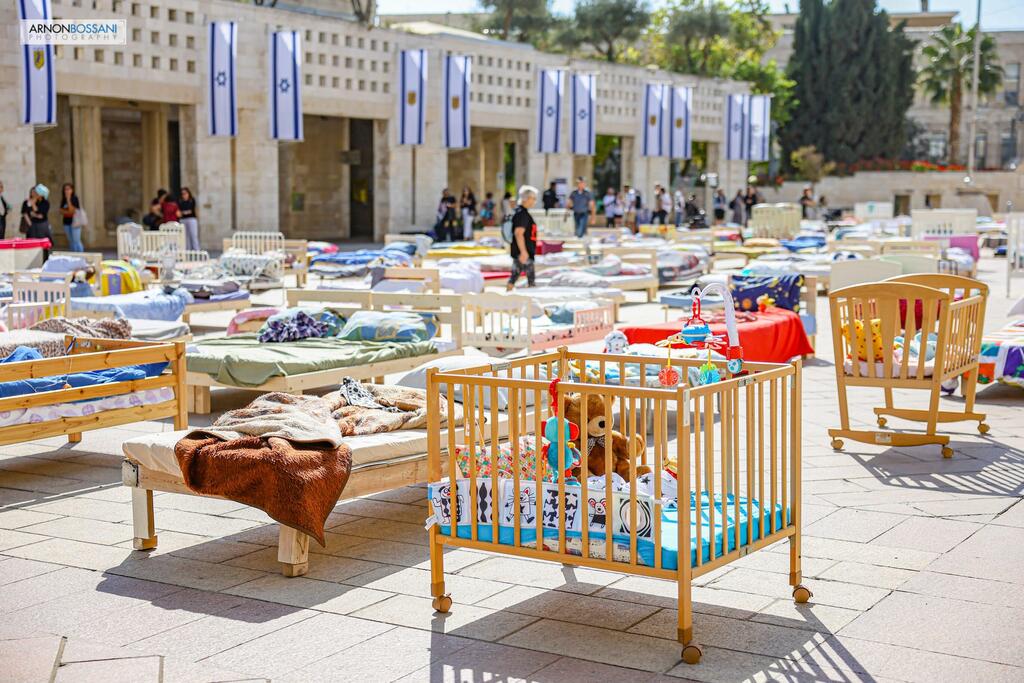 מיטות ריקות, מחאה להשבת החטופים מעזה, כיכר ספרא, ירושלים