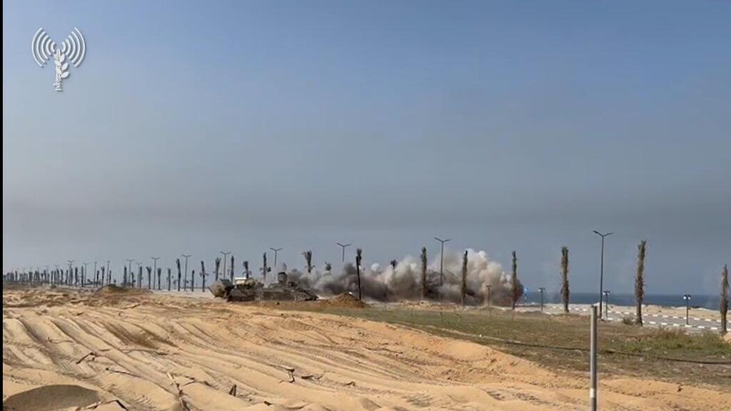 Combat engineering operation dismantling terror tunnels in Gaza (Photo: IDF Spokesperson's Unit) תיעוד: פריצת צירים ברצועת עזה, ניטרול מטענים ומנהרות: לוחמי ההנדסה בפעילות הקרקעית ברצועה