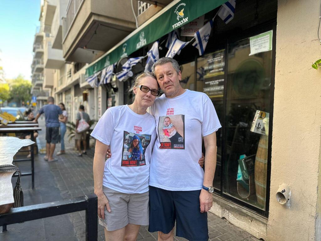 Eric and Sue Rubin in Tel Aviv supporting the call to bring back the hostages. Credit: Emily Schrader