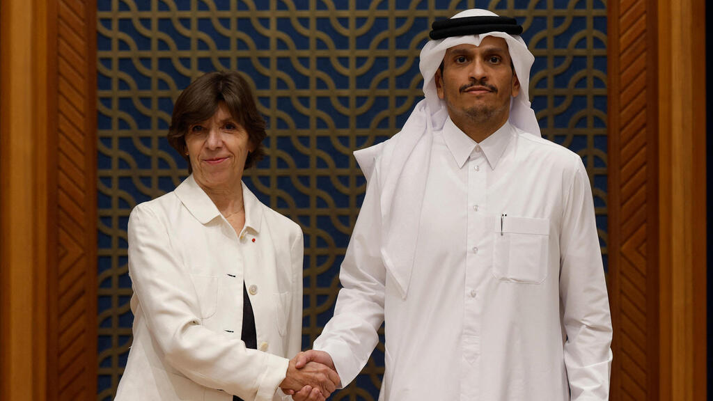 קתרין קולונה שרת החוץ של צרפת פגישה עם שר החוץ של קטאר מוחמד בן עבדול רחמן אל-תאני ב דוחה