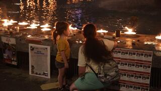 הדלקת נרות לזכר הנרצחים והנופלים בכיכר דיזנגוף, תל אביב