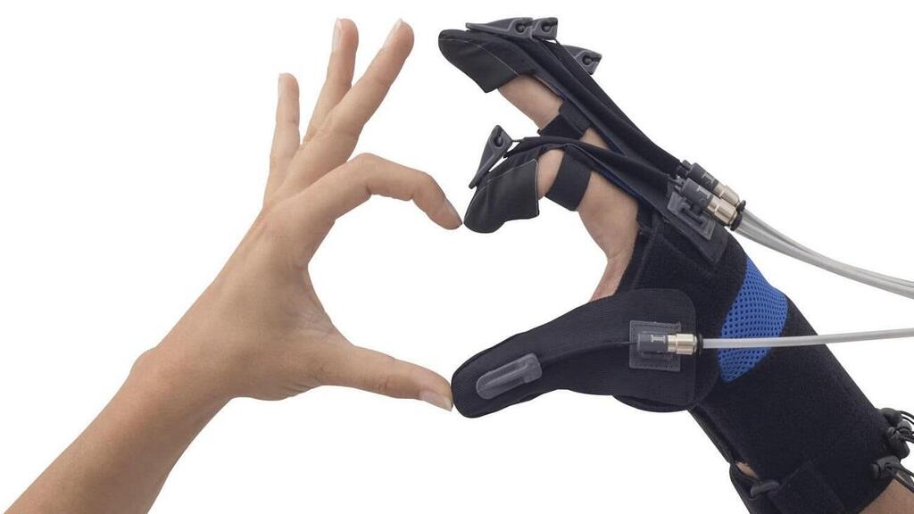 GLOREHA, מערכת רובוטית המדמה את גידי כף היד ומשמשת לתרגול וחיזוק האצבעות