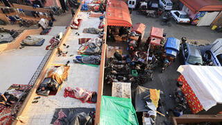  רצועת עזה בית החולים אל-נאצר בחאן יונס מחנה פליטים אוהלים חרבות ברזל