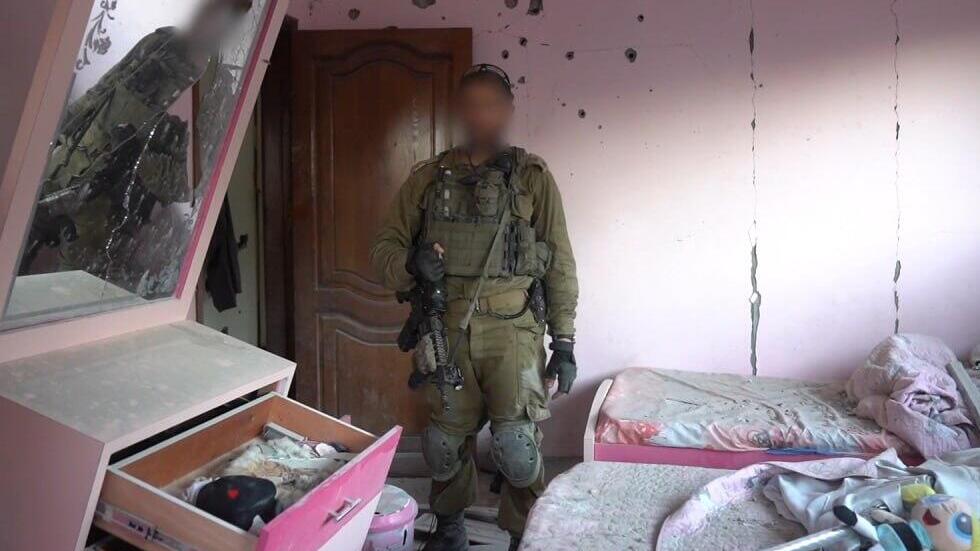 תיעוד:  לוחמי צה״ל איתרו אתר לייצור ואחסון אמצעי לחימה של ארגון הטרור חמאס בתוך בניין מגורים