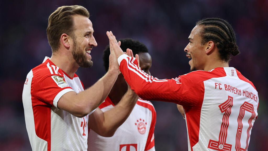 קין והמבשל סאנה חוגגים (צילום: EPA/ANNA SZILAGYI ) קין חוגג מול היינדהיים