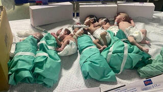 תינוקות פגים שלטענת בית החולים שיפא בית חולים ב עזה הוצאו מהאינקובטורים בגלל היעדר חשמל