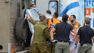 פינוי הפצועים מפגיעת טיל הנ"ט לבית החולים זיו בצפת