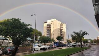 קשת בענן בשמי תל אביב