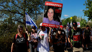 משפחות החטופים צועדות לכיוון ירושלים