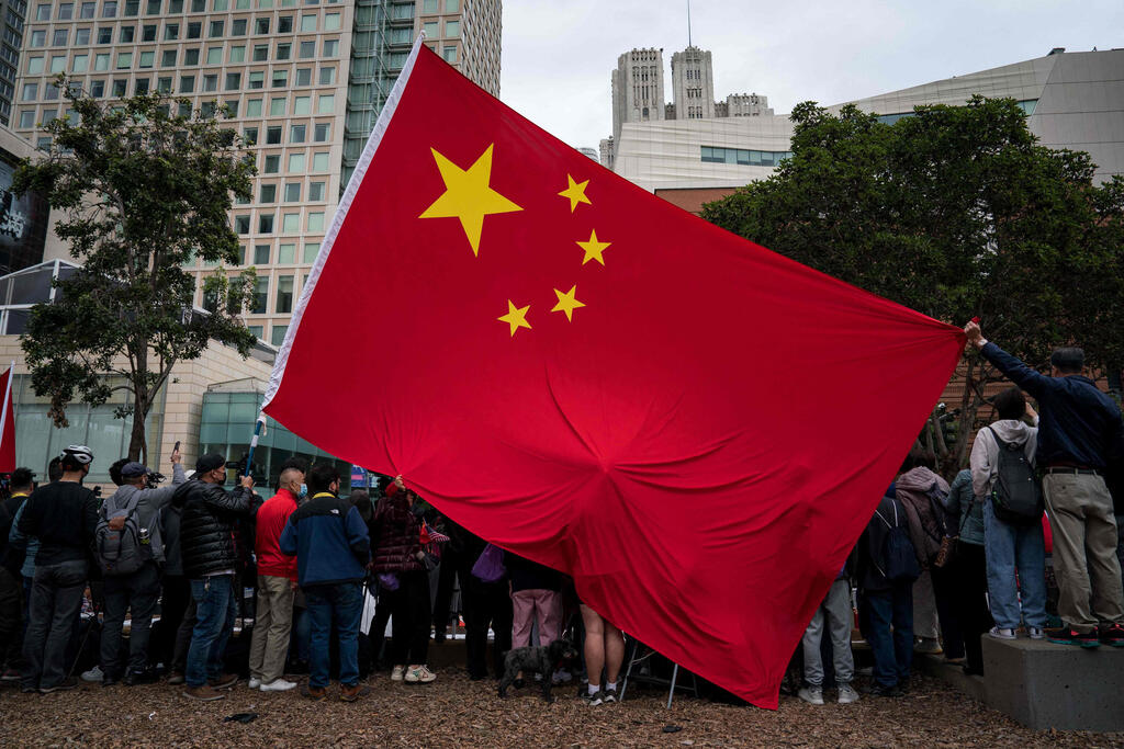 תומכי נשיא סין שי ג'ינפינג מקבלים את פניו ב סן פרנסיסקו