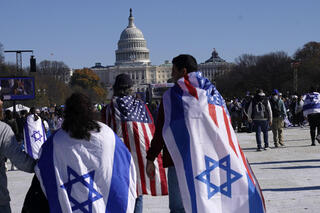 דגלי ישראל לצד דגלי ארצות הברית