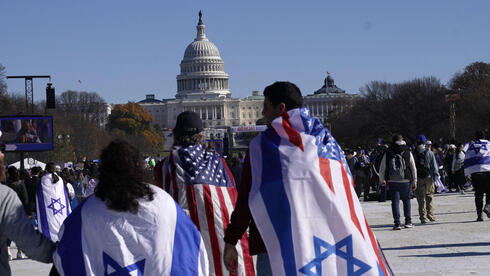 דגלי ישראל לצד דגלי ארצות הברית