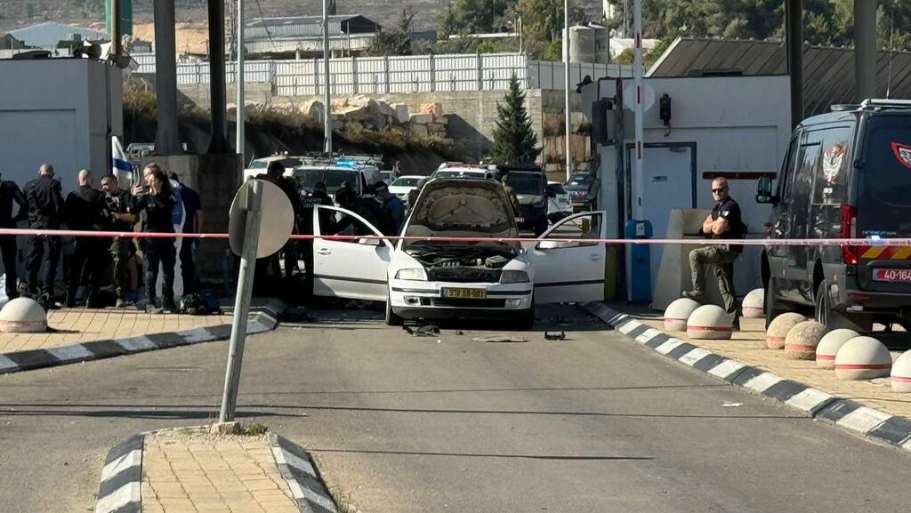 רכב המחבלים בכביש המנהרות בירושלים
