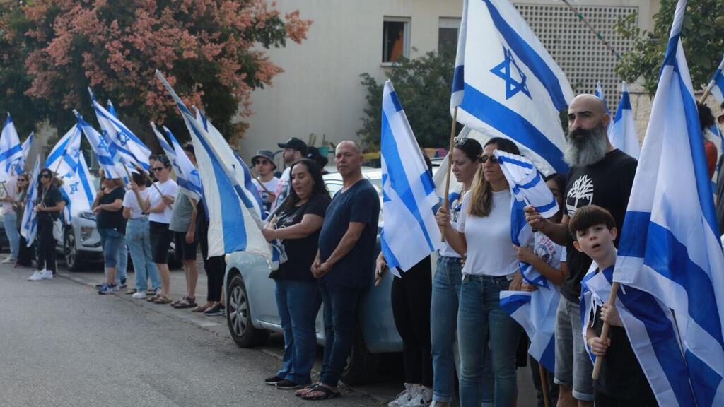 שיירת הדגלים במודיעין לפני הלווייתה של נועה מרציאנו