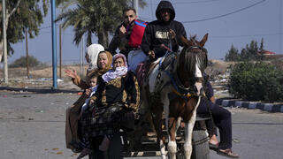 מפונים מצפון עזה נעים דרומה