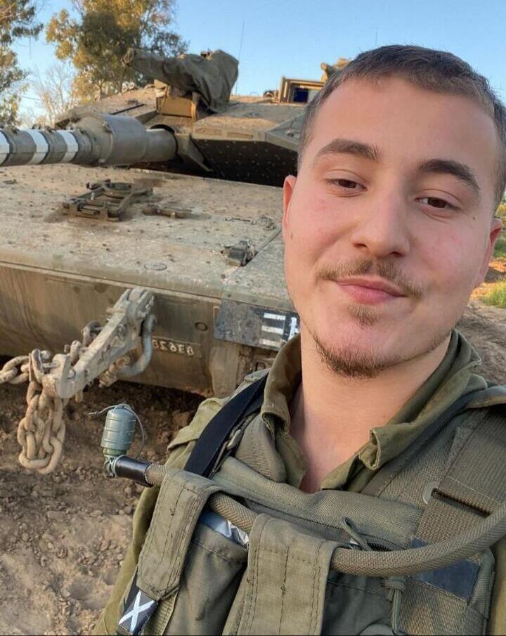 כבר התחיל לתכנן את היום שאחרי השחרור – איפה יעבוד כדי לחסוך כסף לטיול הגדול עם החברה. סמ"ר איליה סנקין ז"ל (באדיבות עיריית נוף הגליל) סמ"ר איליה סנקין שנפל ברצועת עזה