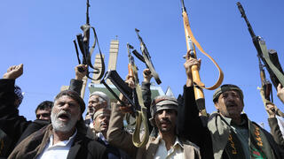 תימן מפגינים למען ה פלסטינים מבצע חרבות ברזל נגד ישראל