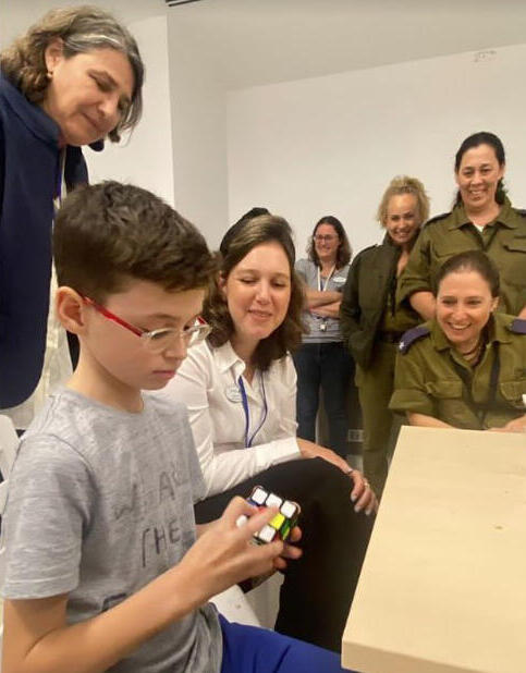 אוהד מונדר והקובייה ההנוגרית אוהד מונדר