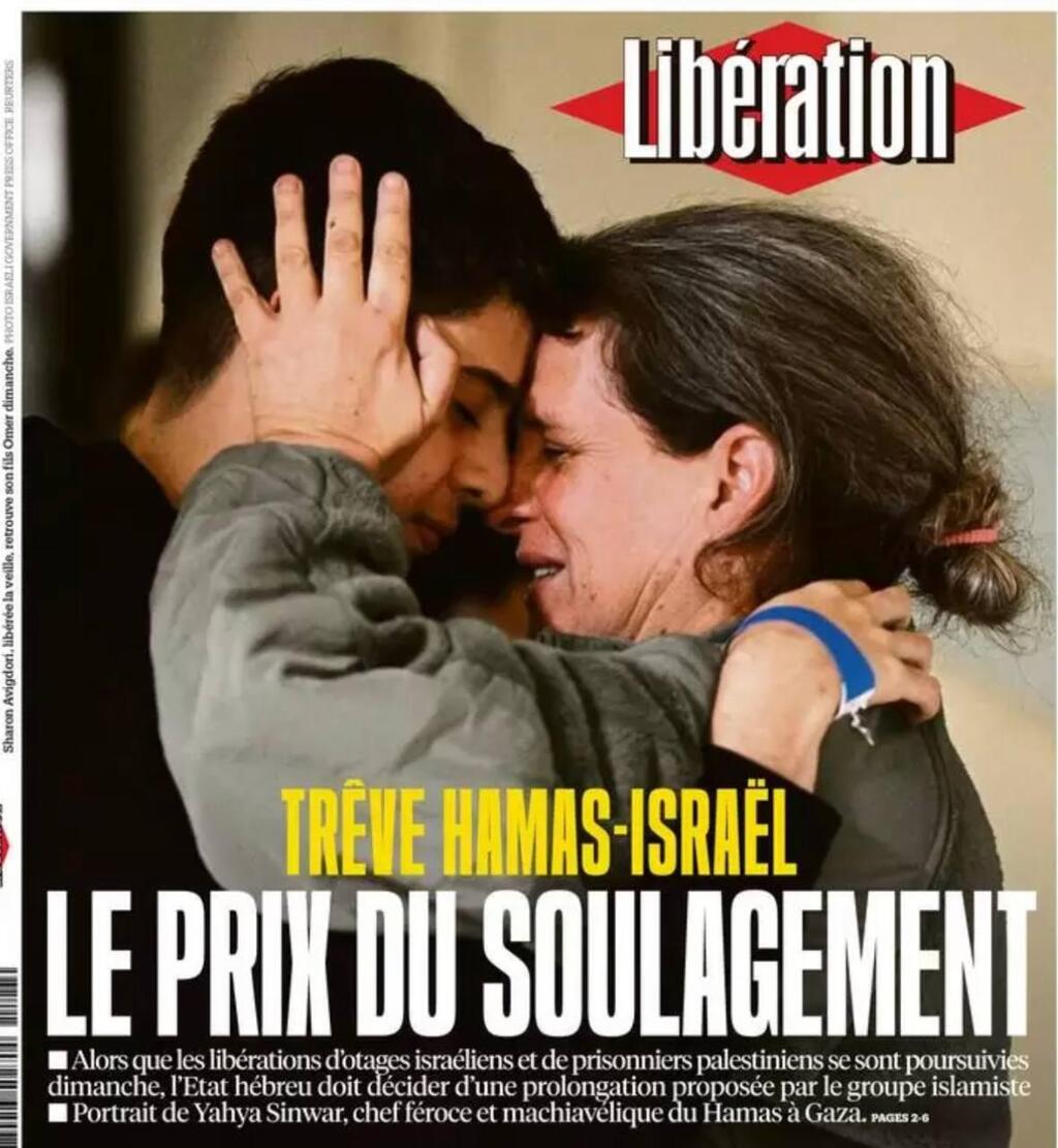 התמונה העוצמתית של שרון אביגדורי ובנה אחרי ששוחררה מהשבי מעטרת את שער העיתון הצרפתי ליברסיון
