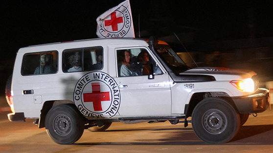 הגעת החטופים לצלב האדום