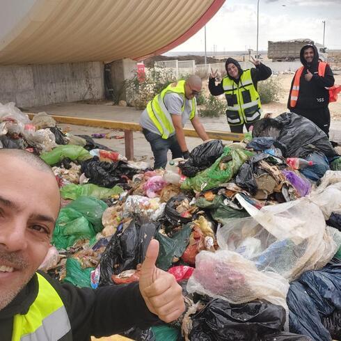 В поисках 10.000 шекелей в кучах мусора 