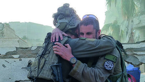 Др. Шехтер с сыном в Газе