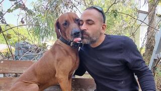 אביחי ברודץ' בעל הכלב רודני שנמצא בכפר עזה על ידי לוחם מילואים