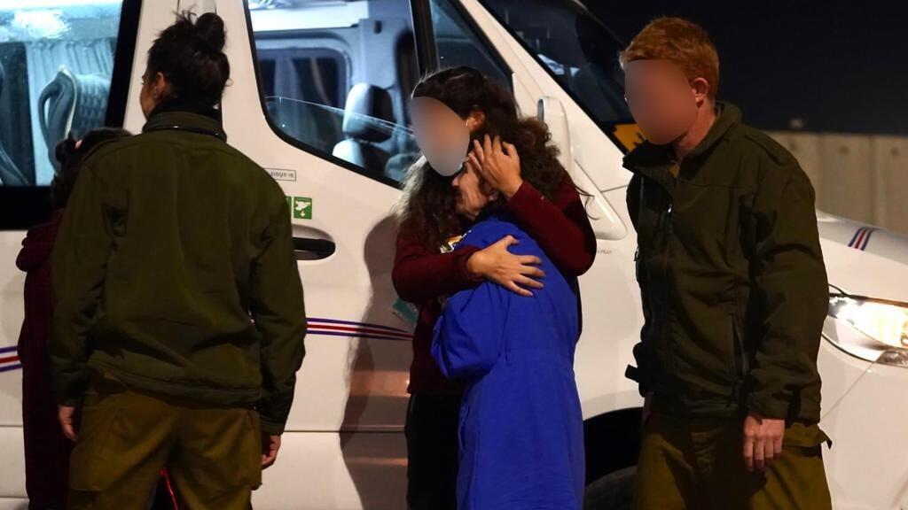 תמונות ראשונות של אירנה טטי לצד כוחות צה״ל, עם שובה לשטח ישראל