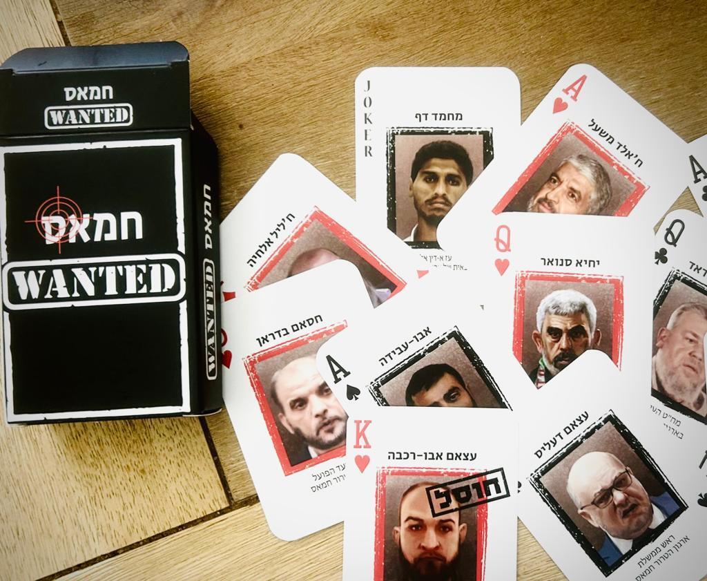 חפיסות קלפים עם תמונות של בכירי ארגון הטרור חמאס