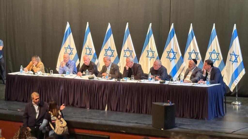 מפגש משפחות החטופים עם קבינט המלחמה