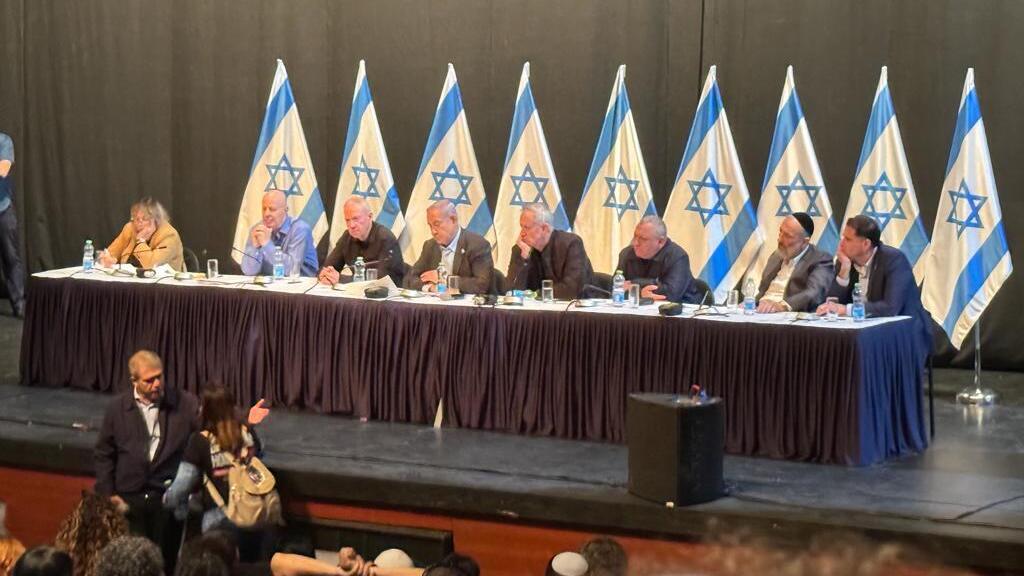 מפגש משפחות החטופים עם קבינט המלחמה