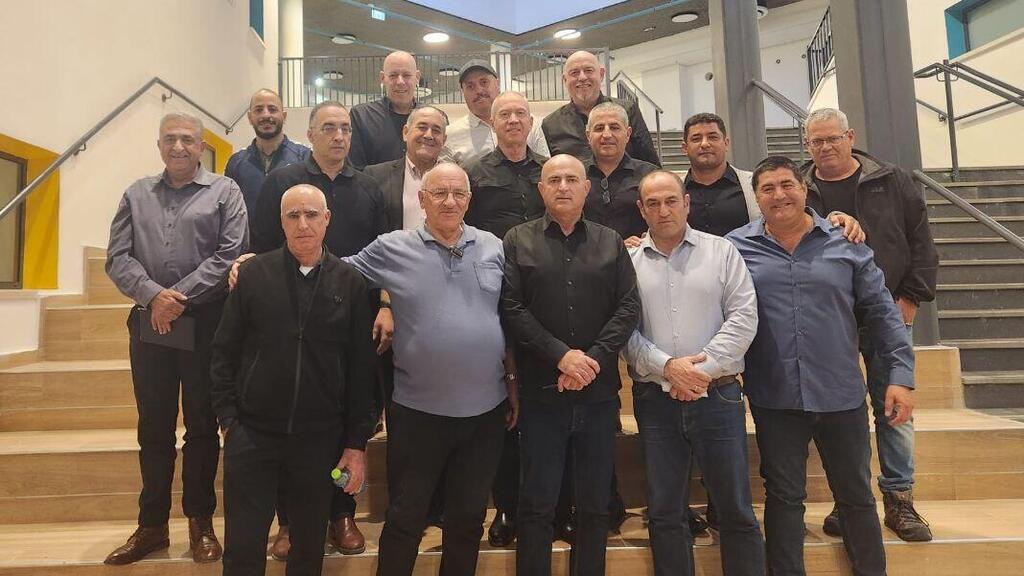 יואב גלנט נפגש עם ראשי הרשויות בקו העימות בצפון