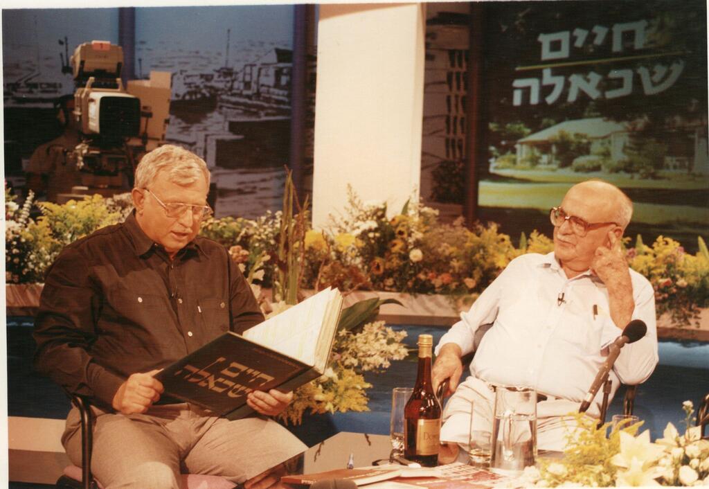 עמוס אטינגר (משמאל) עם יצחק בן אהרון, מזכ"ל ההסתדרות לשעבר