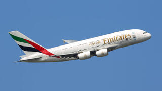 מטוס איירבוס A380 של חברת אמירייטס בשמיים נטולי מערבולות אוויר