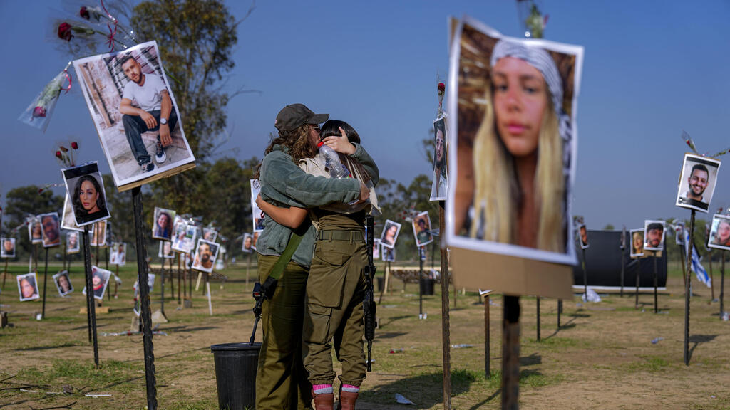 אנדרטה לזכר הנרצחים ב רעים מסיבת טבע נובה חרבות ברזל