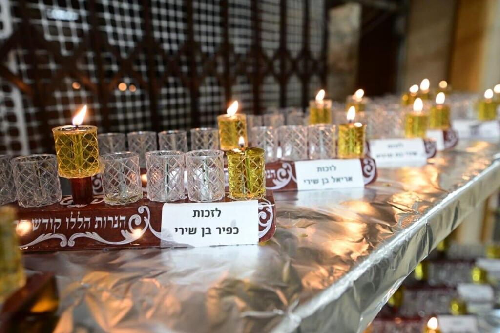 Erlau Yeshiva students light Hanukkah menorahs for hostages 