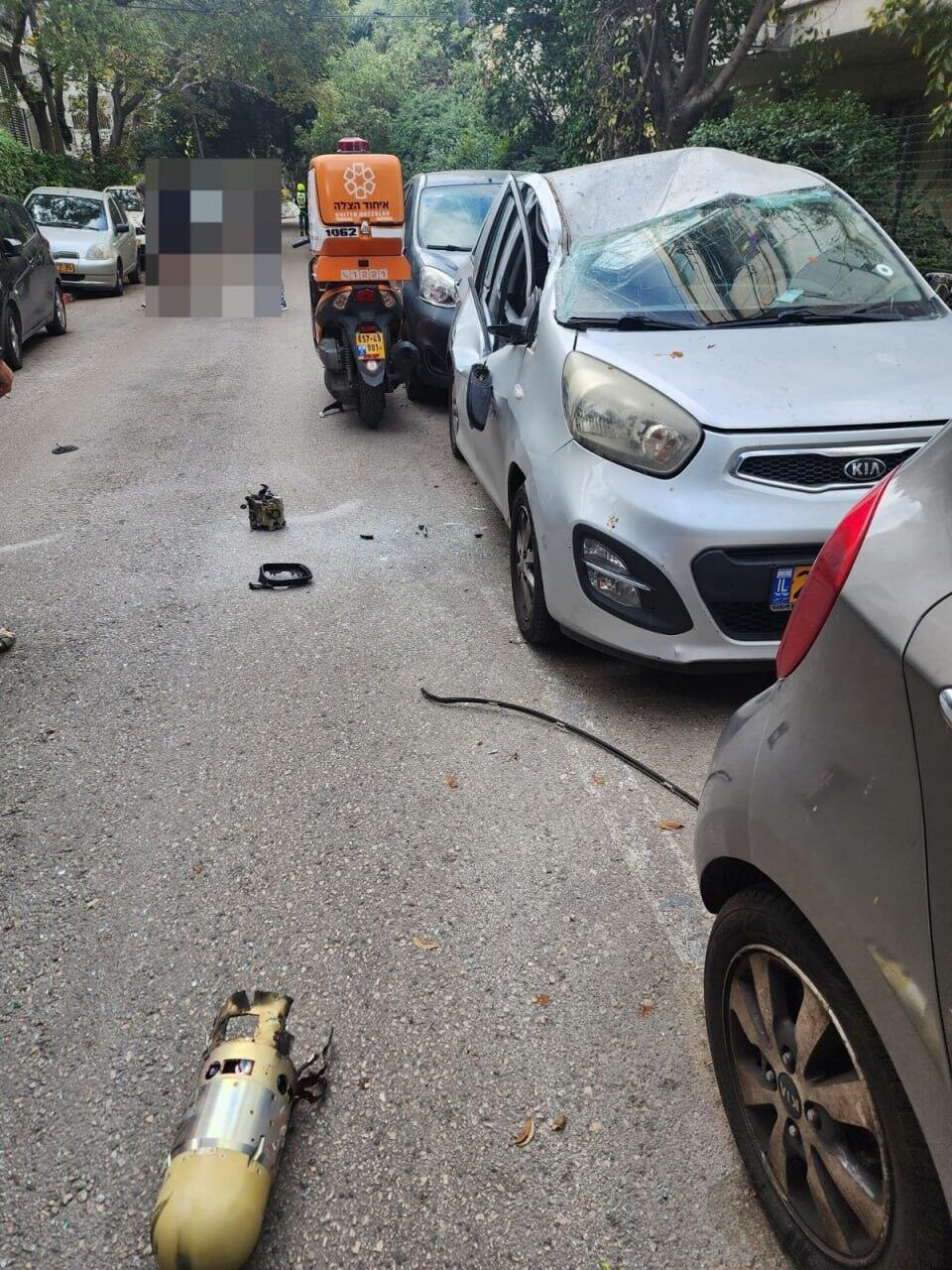 רסיסים נפלו על רכב בתל אביב