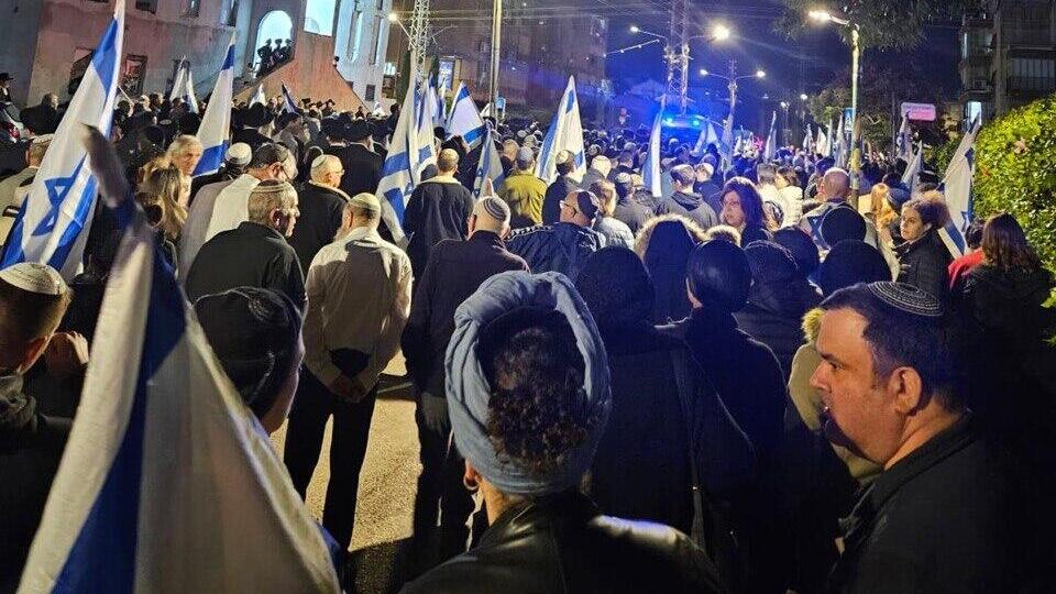 חולקים כבוד אחרון בלווייתו של סמ"ר יוסף חיים מאיר עדן ז"ל