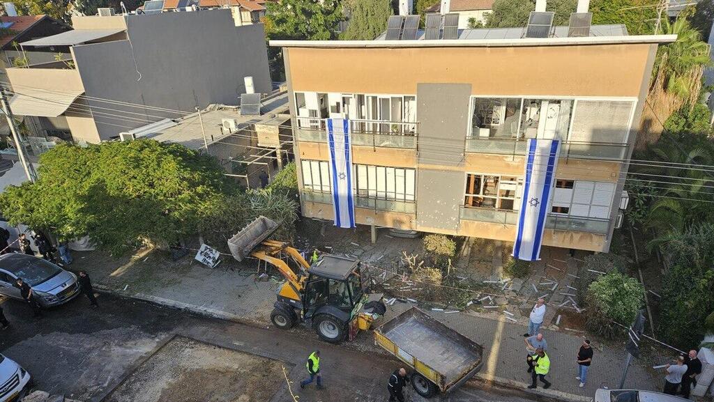 עיריית חולון תלתה דגלי ישראל על הבניין שנפגע