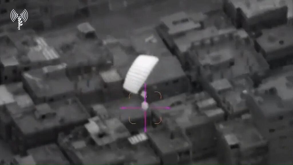  כ-7 טון תספוק לוגיסטי הוצנחו מהאוויר למאות לוחמי עוצבת הקומנדו בחאן יונס באמצעות הצנחת האפסניה המבצעית