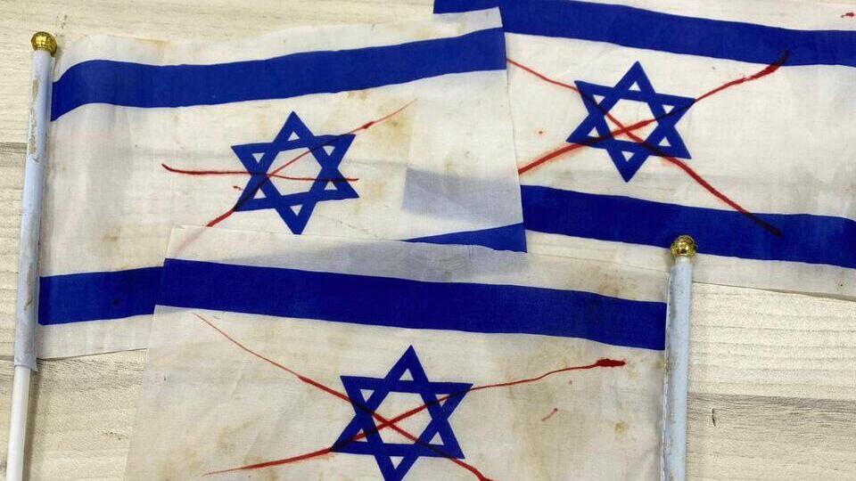 קברו של עקב עוזרי ז״ל שהושחת