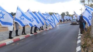 שיירת דגלים להלווייתו של  של סמ"ר אוריה יעקב