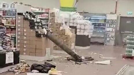 נפילת רקטה בסופר באשדוד