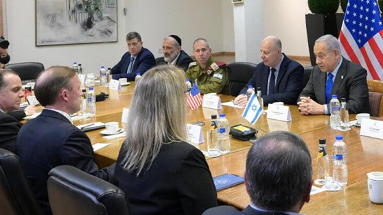 ראש הממשלה בנימין נתניהו וחברי הקבינט לניהול המלחמה במפגש עם היועץ לביטחון לאומי של ארה"ב ג'ייק סאליבן, בקריה בתל אביב