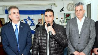 שר החוץ אלי כהן בהדלקת הנר בעמותת "יד עזר לחבר" בחיפה