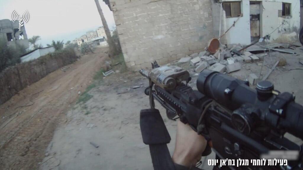 על הריסות אחד מבתיו של סינוואר: הלחימה בחאן יונס ממצלמות הקסדה של לוחמי הקומנדו